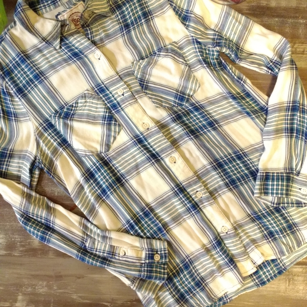 SO SLINKY BUTTON DOWN TOP